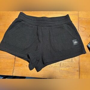 Alo Yoga Waffle High-Waist Weekend Escape Short size medium
